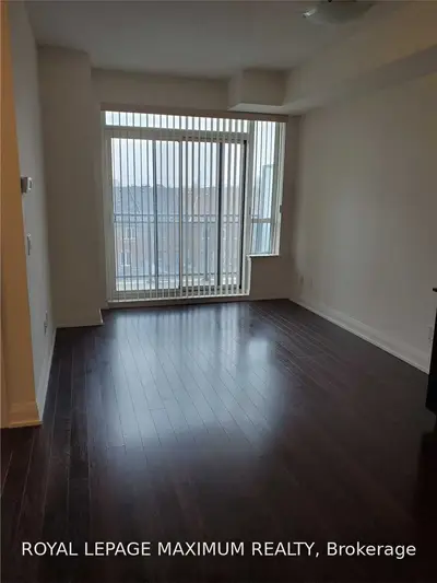 95 North Park Road 306, Vaughan, ON L4J 0J1
