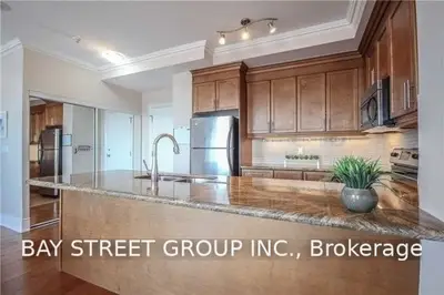 18 Harding Boulevard Ph 103, Richmond Hill, ON L4C 0T3