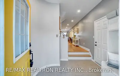 951 Oaktree Crescent, Newmarket, ON L3Y 2Z2