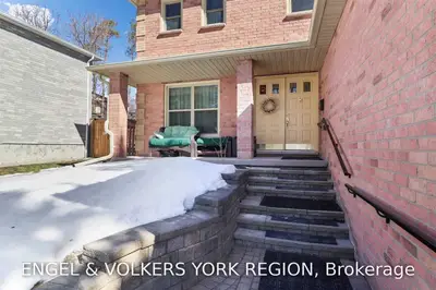 5 Hollis Crescent, East Gwillimbury, ON L9N 1E7