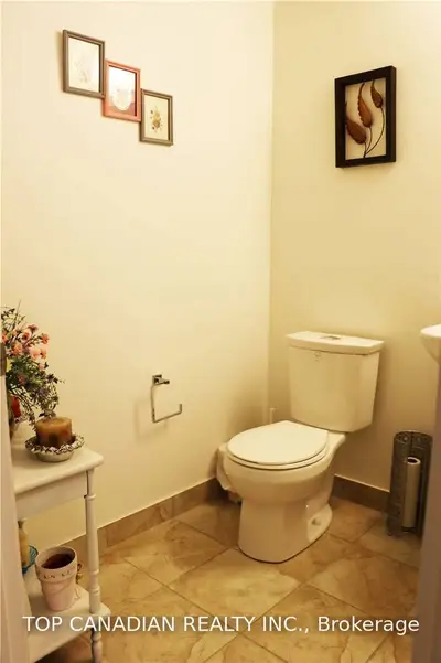 7165 Yonge Street Street Ph10, Markham, ON L3T 0C9