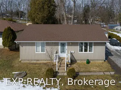 304 Elmview Gardens, Georgina, ON L4P 1G1