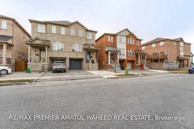 24 Portsmouth Road, Vaughan, ON L6A 3Y1