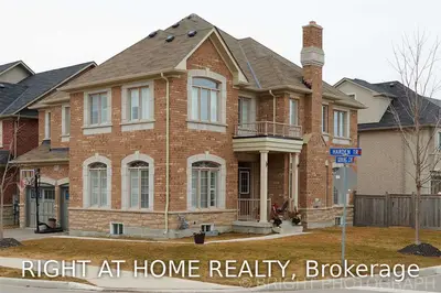 902 Goring Circle, Newmarket, ON L3X 0H9