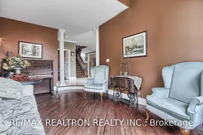667 Mariner Lane, Newmarket, ON L3X 1L6