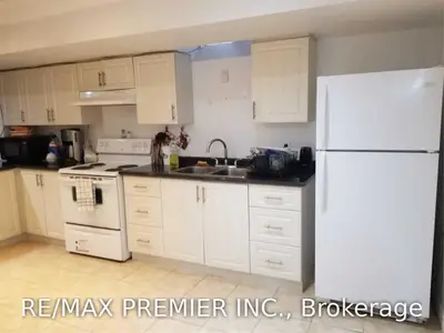99 Memorial Gardens Way Bsmt, Newmarket, ON L3X 3A7