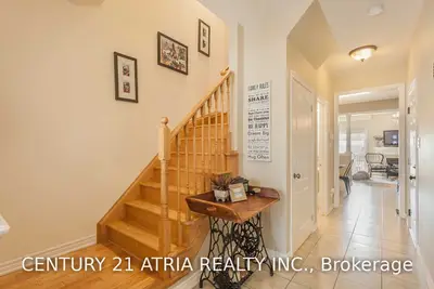 562 Foxcroft Boulevard, Newmarket, ON L3X 3L6