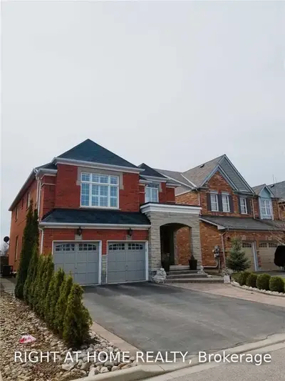 39 Corwin Drive, Bradford West Gwillimbury, ON L3Z 0E8