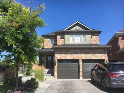 305 Woodhaven Court, Newmarket, ON L3X 3A4