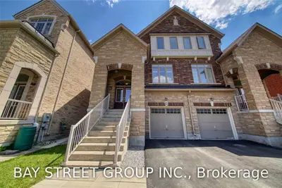 9 Bishop's Gate, Markham, ON L6C 0T8