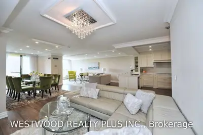 33 Weldrick Road E 607, Richmond Hill, ON L4C 8W4