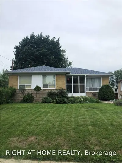 112 Cartier Crescent, Richmond Hill, ON L4C 2N6