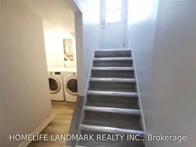 142 Septonne Avenue Lower, Newmarket, ON L3Y 2W3