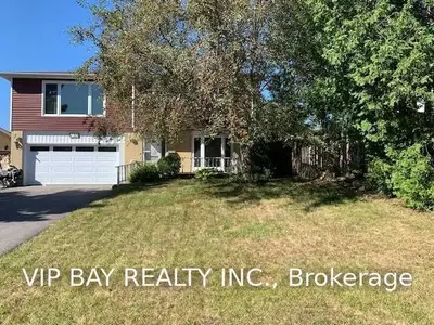 755 Greenfield Crescent, Newmarket, ON L3Y 3B2
