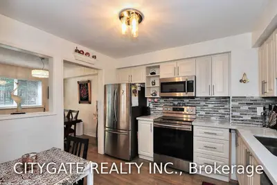 682 Gibney Crescent 17, Newmarket, ON L3X 1Y1