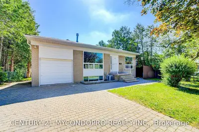 31 Maralim Road Main Fl, Richmond Hill, ON L4C 2K6