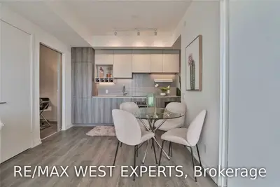5 Buttermill Avenue 1812, Vaughan, ON L4K 0J5