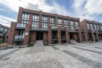 6 Whitaker Way 256, Whitchurch-Stouffville, ON L4A 4T4