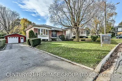 40 Boothbay Crescent, Newmarket, ON L3Y 1Y5