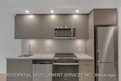 8868 Yonge Street 309E, Richmond Hill, ON L4C 0T4