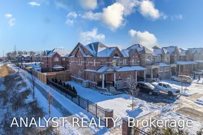 733 Yarfield Crescent, Newmarket, ON L3X 0H4