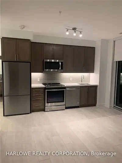 85 Oneida Crescent 909, Richmond Hill, ON L4B 0A6