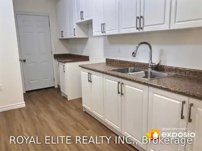 52 Solar Street Lower, Richmond Hill, ON L4C 5H3