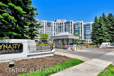 30 Harding Boulevard W 514, Richmond Hill, ON L4C 9M3