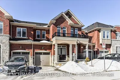 12 Heswall Lane, Newmarket, ON L3Y 0E1