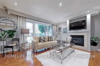 105 Trayborn Drive Main, Richmond Hill, ON L4C 4K6
