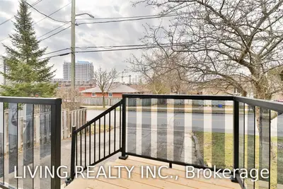 33 Newbury Drive, Newmarket, ON L3Y 4P9