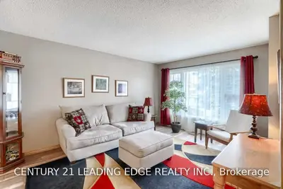 15 Carlson Drive, Newmarket, ON L3Y 6A8