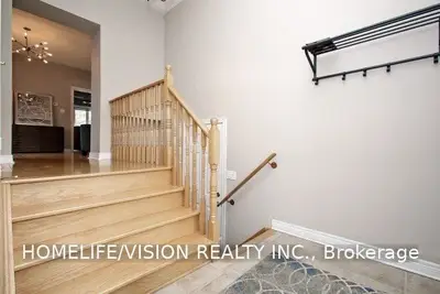 62 Calmar Crescent, Aurora, ON L4G 7Y1