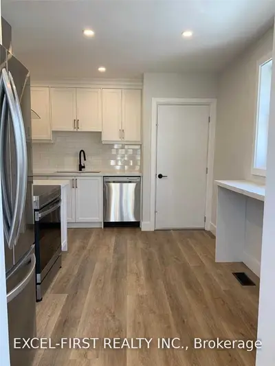 128 Sheldon Avenue, Newmarket, On L3y 2v7