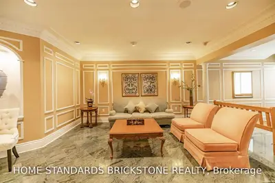 32 Clarissa Drive 127, Richmond Hill, ON L4C 9R7