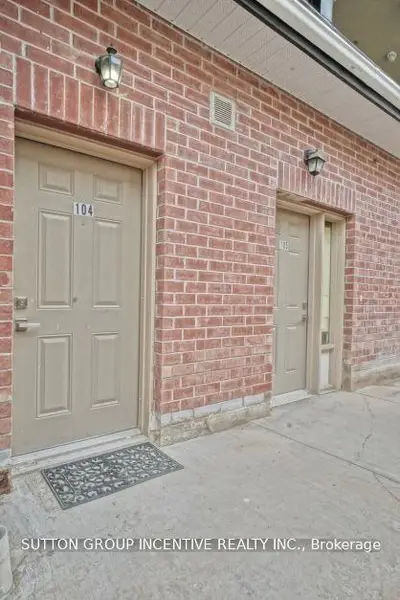 128 Barrie Street 104, Bradford West Gwillimbury, ON L3Z 4H1