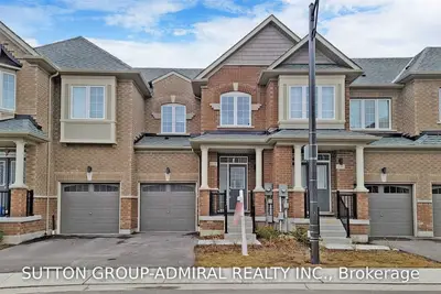 129 Knott End Crescent, Newmarket, ON L3Y 0E4