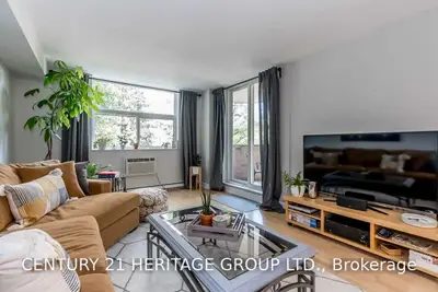 260 DAVIS Drive 213, Newmarket, ON L3Y 7C3