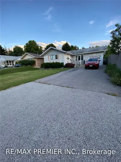 246 Kathryn Crescent, Newmarket, ON L3Y 1M2