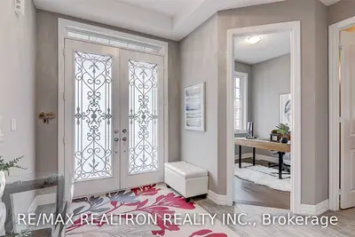 2 Red Rose Lane, East Gwillimbury, ON L9N 0V1