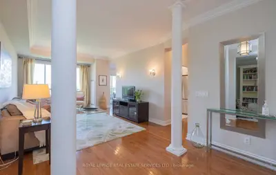 1 Maison Parc Court 712, Vaughan, ON L4J 9K1