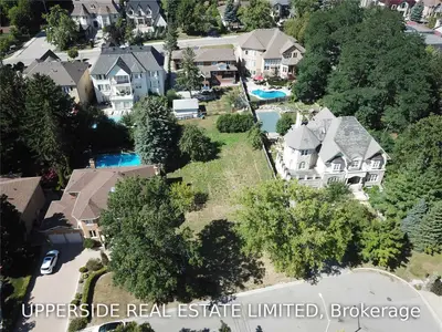 100 Old Surrey Lane, Richmond Hill, ON L4C 8S6