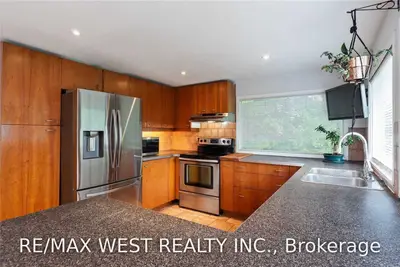 11 Morton Avenue, East Gwillimbury, ON L0G 1V0
