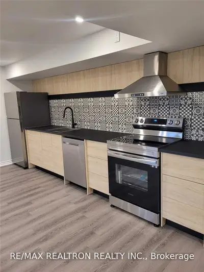 86 Vantage Loop Drive Bsmt, Newmarket, ON L3X 0K8