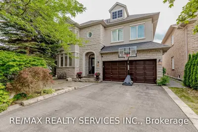 36 Islington Woods Court, Vaughan, ON L4L 9J1