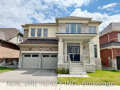 226 Walter English Drive, East Gwillimbury, ON L0G 1R0