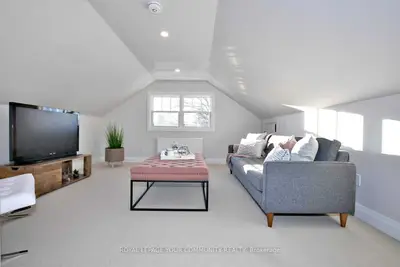 121 Prospect Street 3, Newmarket, ON L3Y 3T7
