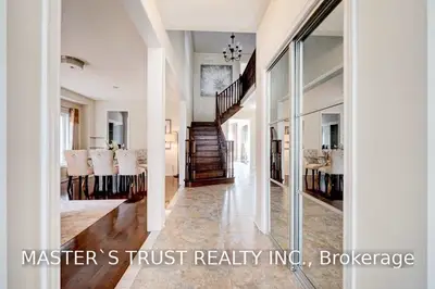 202 Aspenwood Drive, Newmarket, ON L3X 3L1