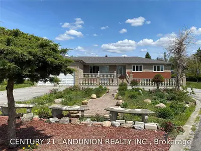 2104 St. John's Side Road, Whitchurch-Stouffville, ON L3Y 4W1