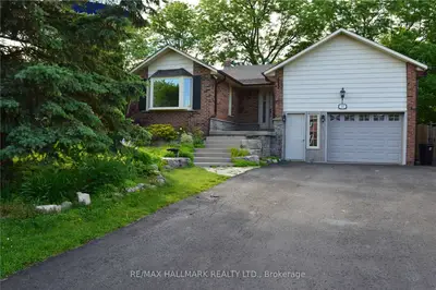 327 Primrose Lane Lower, Newmarket, ON L3Y 5Z3